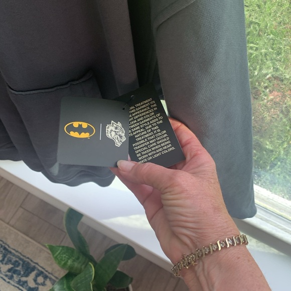 Darcsport. Born in Darcness Pierce Hoodie Batman DC WB Shield. Size M - Picture 4 of 9